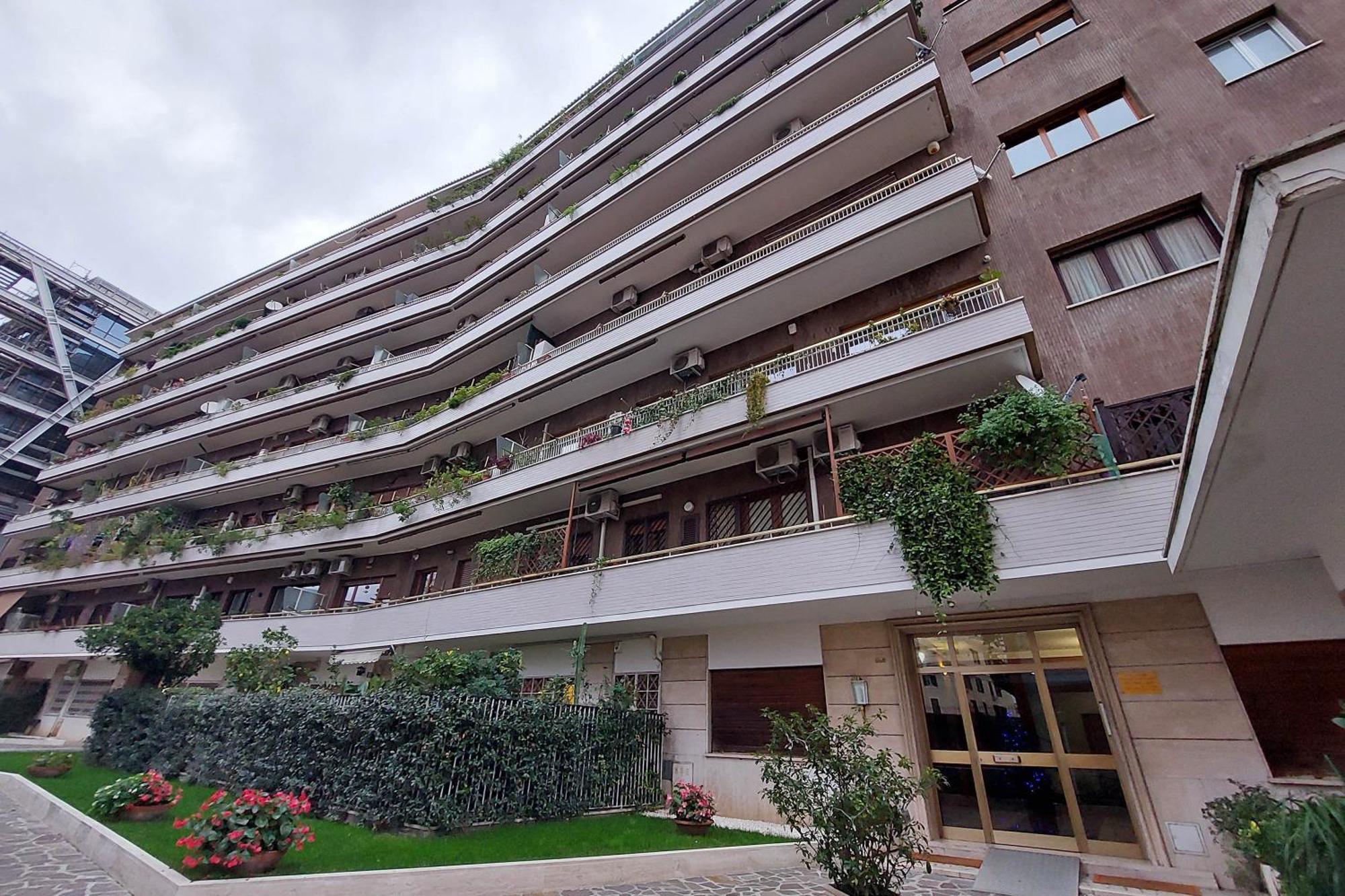 Anno Domini 120 Sqm, Large, Elegant, Near Center Apartment *