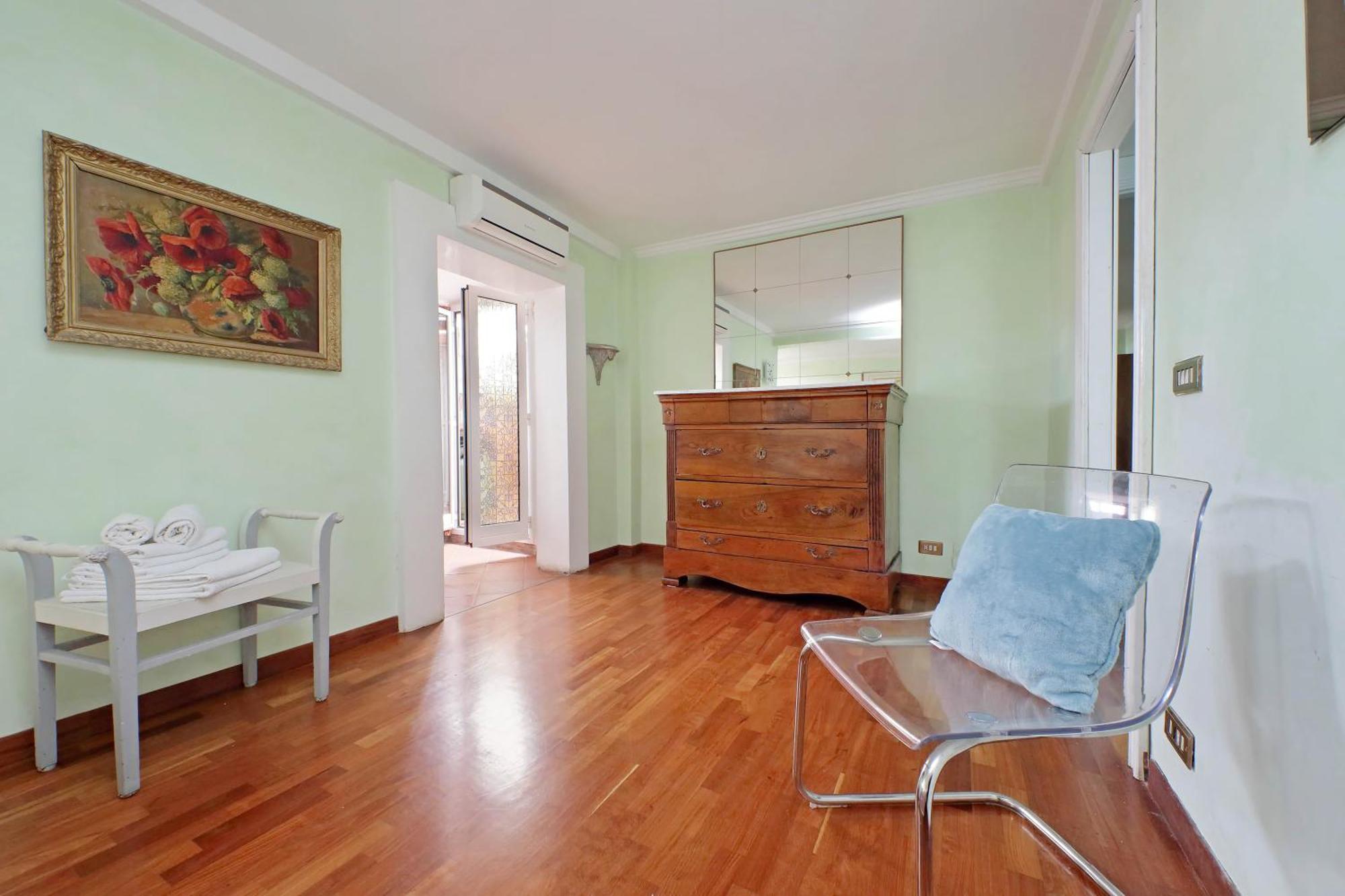 Apartment Anno Domini 120 Sqm, Large, Elegant, Near Center Rom