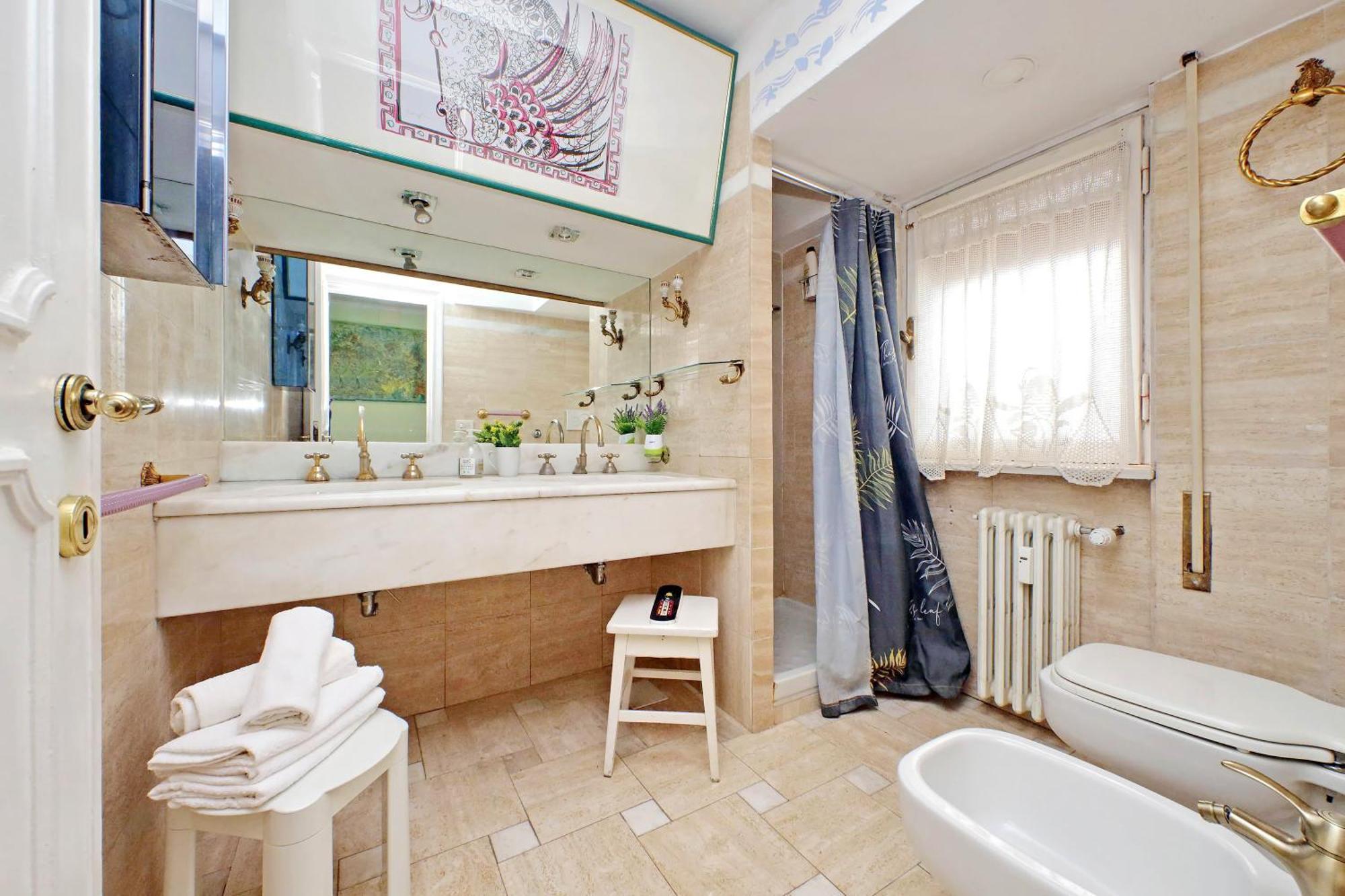 Anno Domini 120 Sqm, Large, Elegant, Near Center Rom