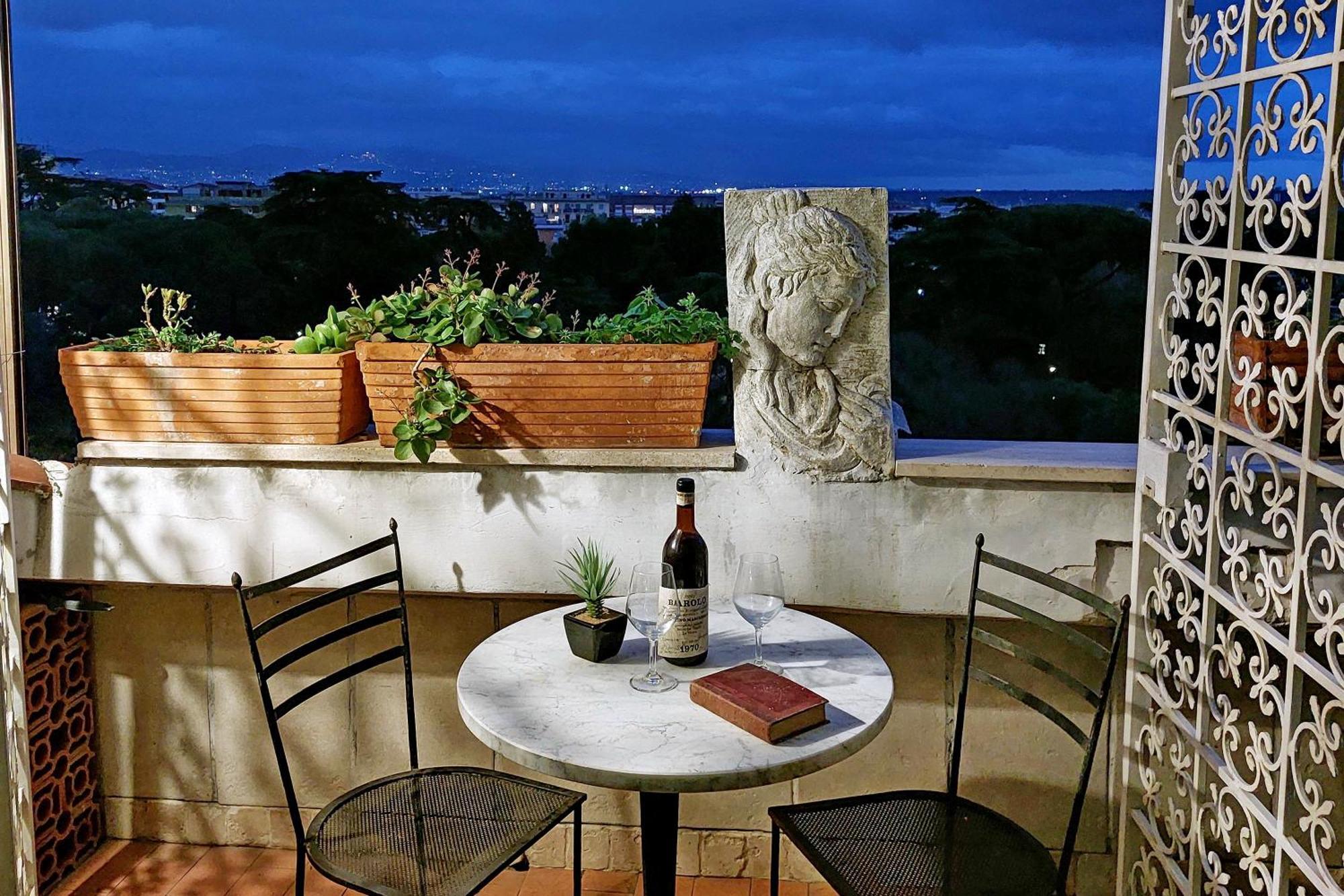 Anno Domini 120 Sqm, Large, Elegant, Near Center Apartment
