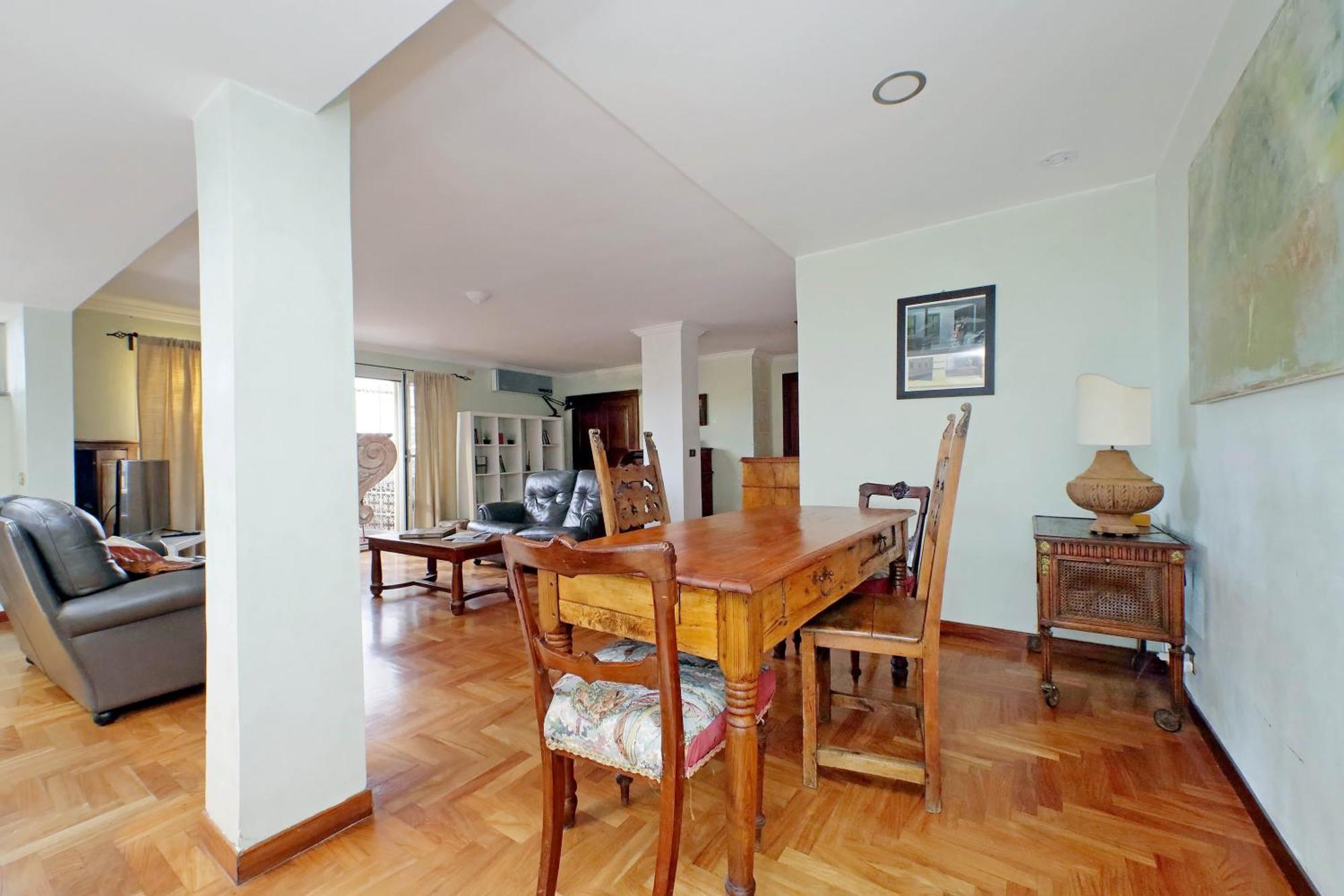 Anno Domini 120 Sqm, Large, Elegant, Near Center Apartment