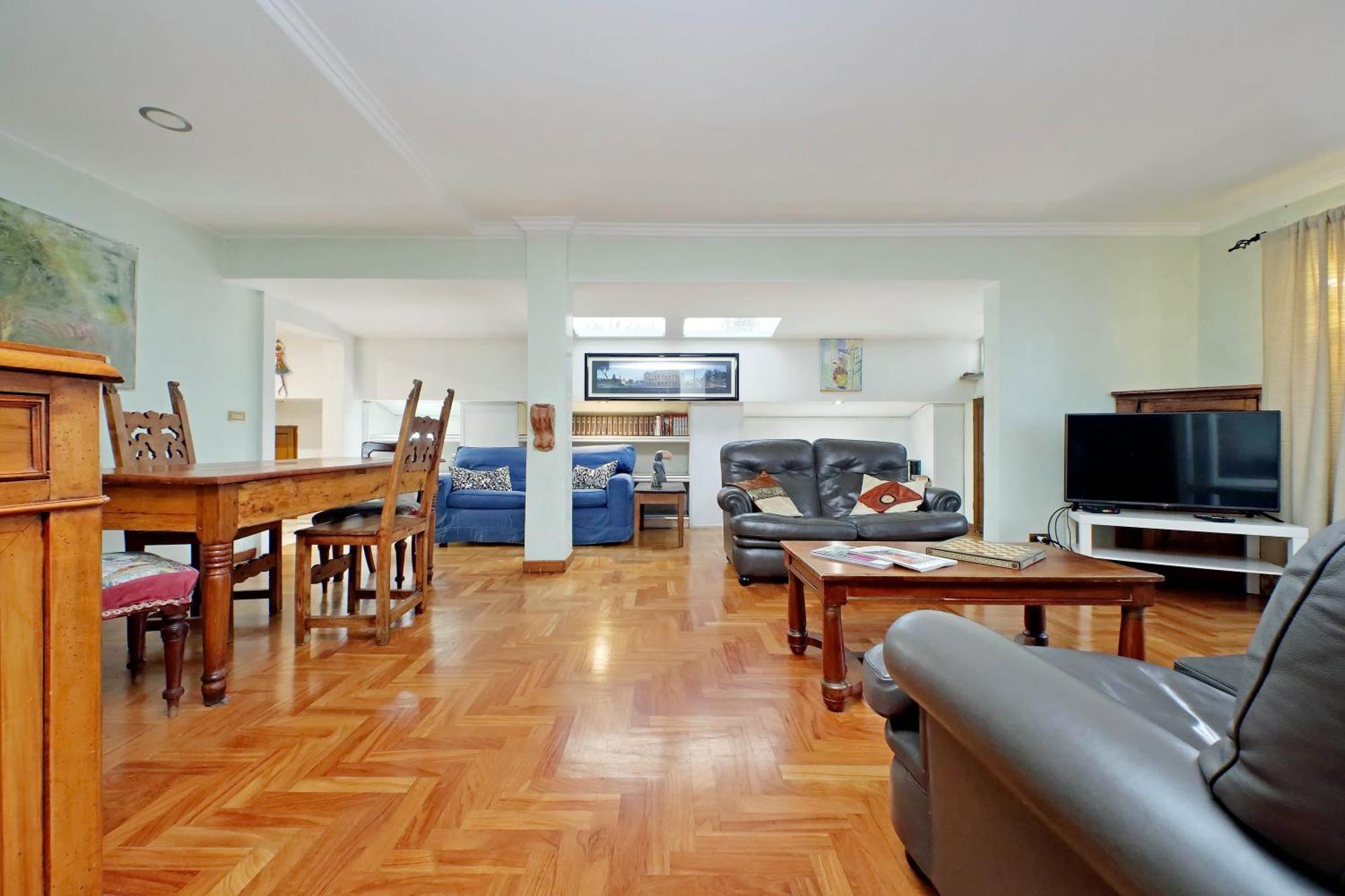 Apartment Anno Domini 120 Sqm, Large, Elegant, Near Center Rom